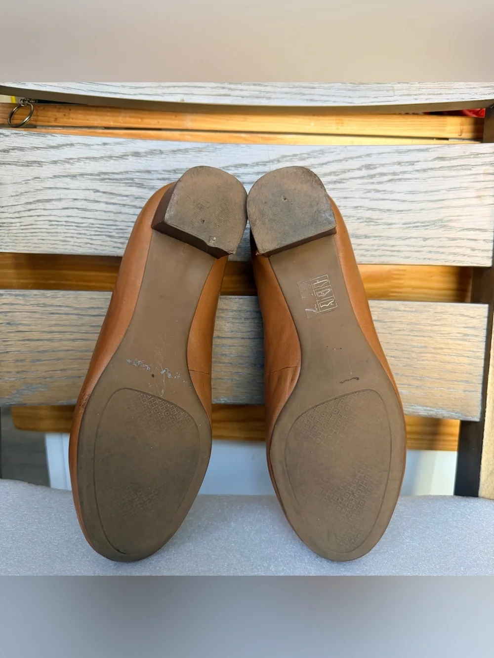 Tory Burch Cognac Leather Mid Block Heel Pumps with Logo Medallion sz 7